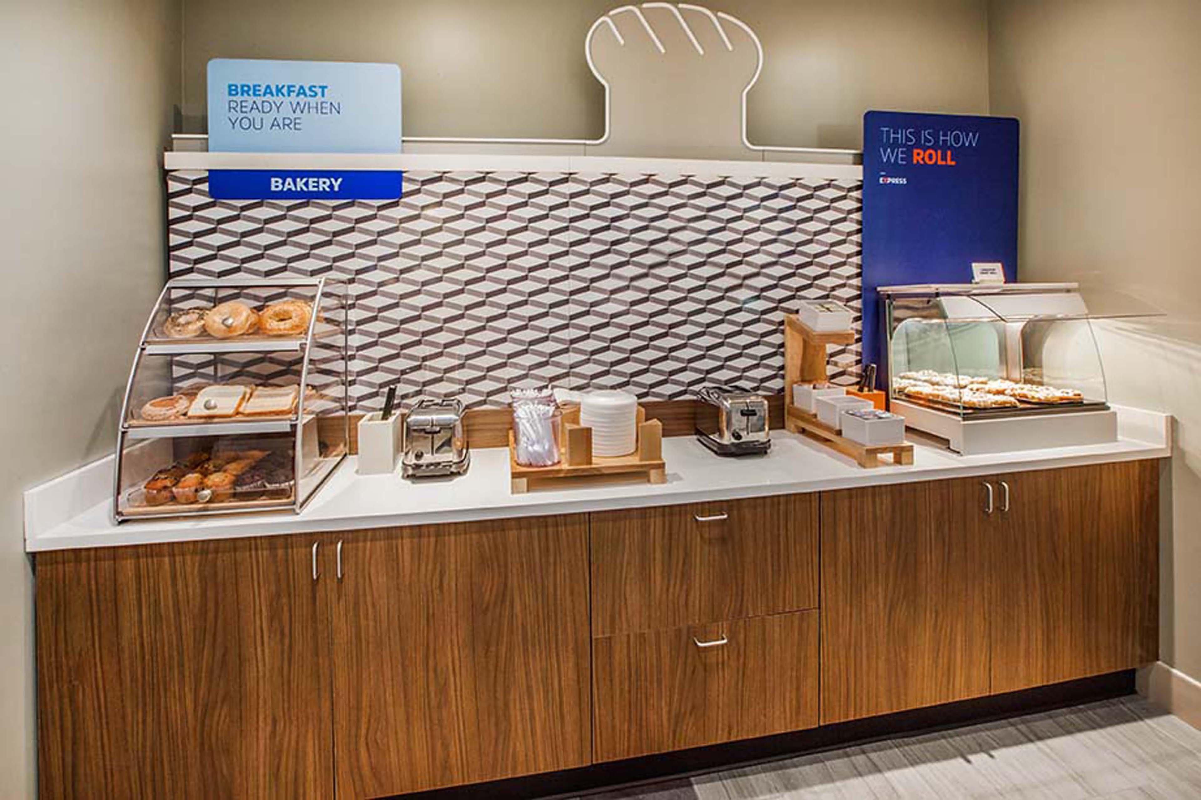 Holiday Inn Express Hillsborough-Durham Area By Ihg Экстерьер фото
