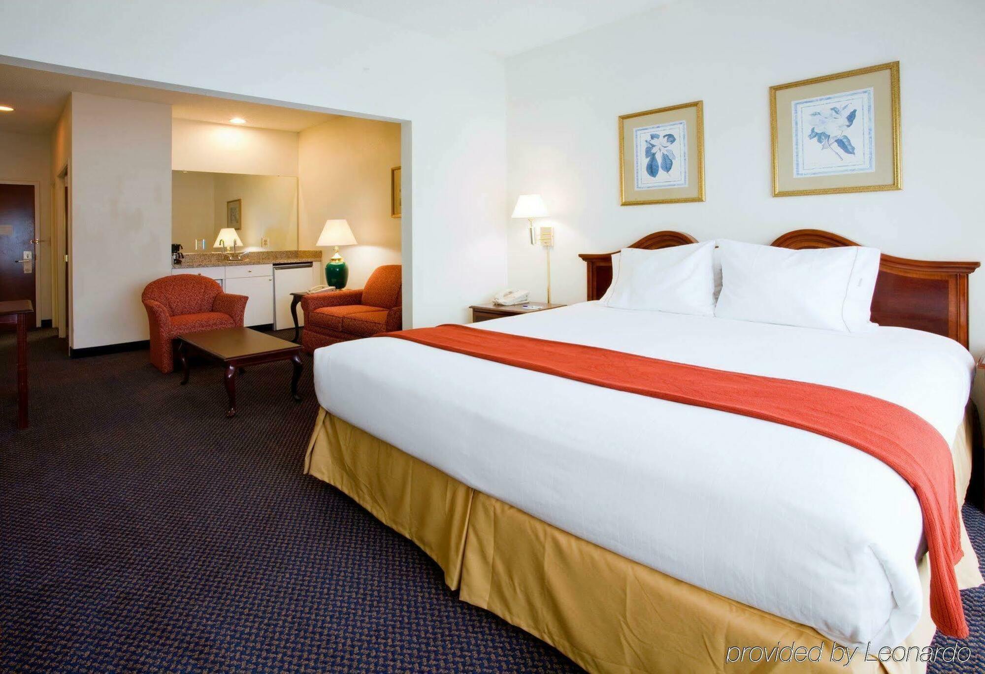 Holiday Inn Express Hillsborough-Durham Area By Ihg Экстерьер фото