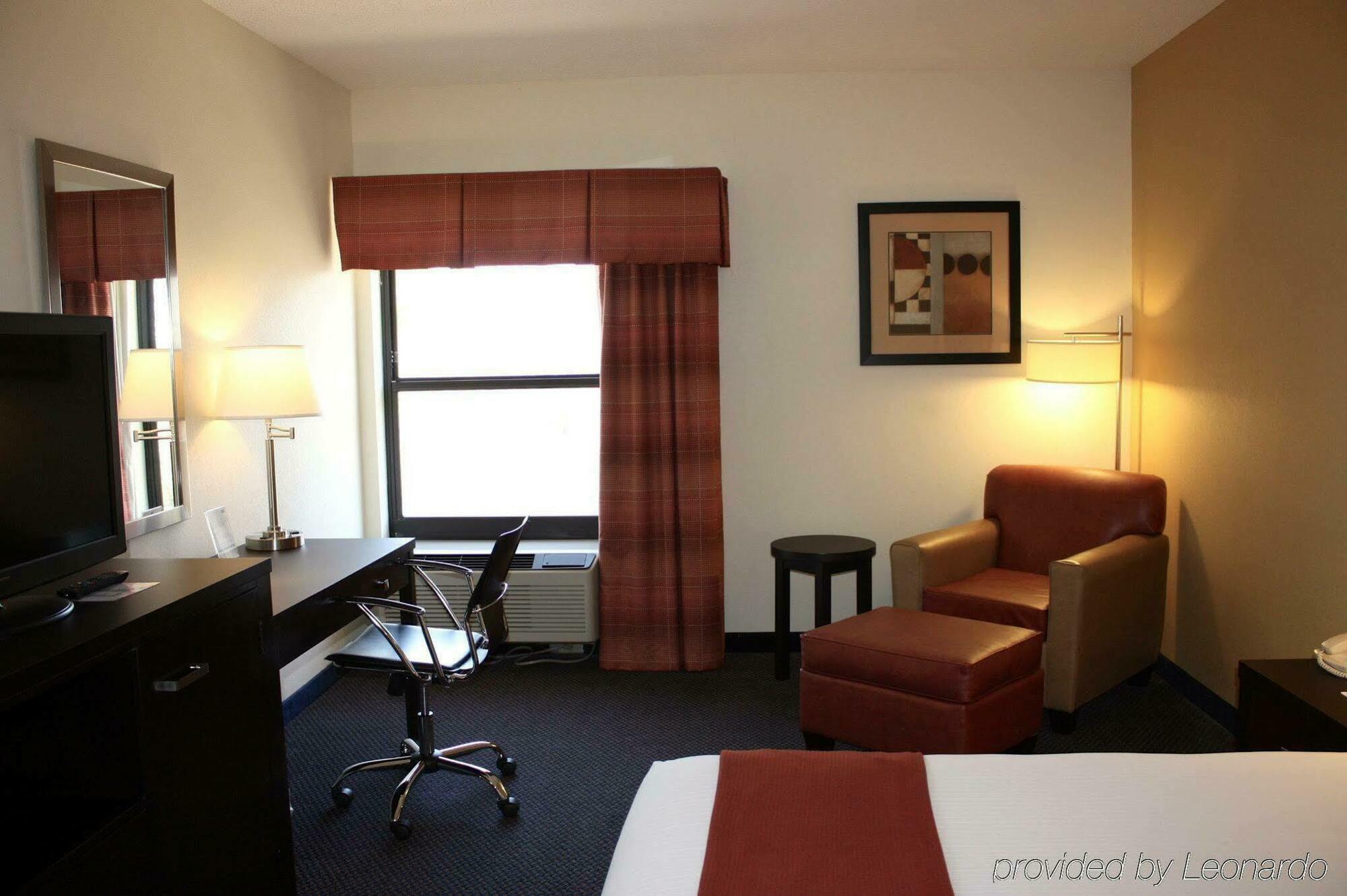 Holiday Inn Express Hillsborough-Durham Area By Ihg Экстерьер фото