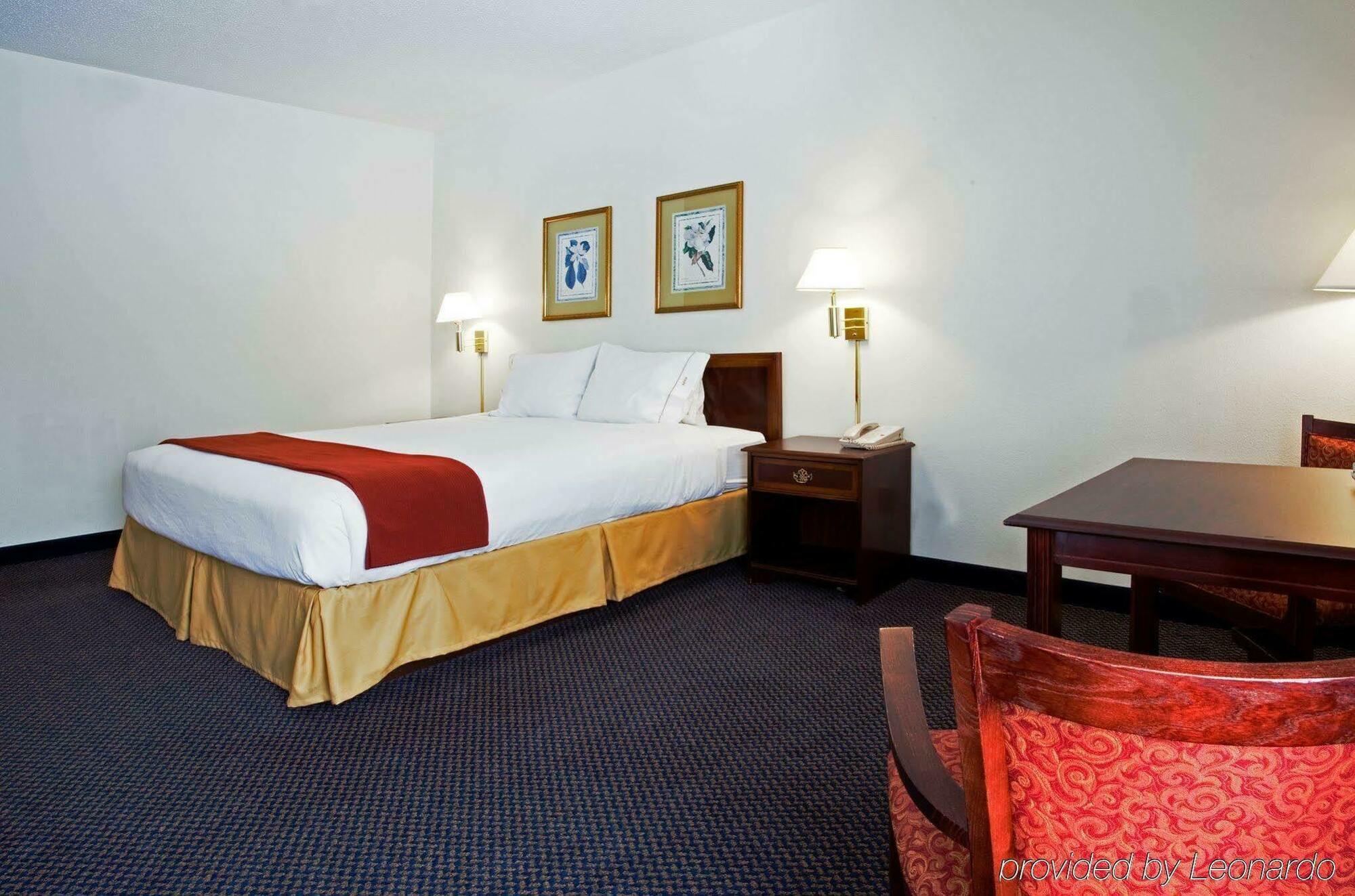 Holiday Inn Express Hillsborough-Durham Area By Ihg Экстерьер фото
